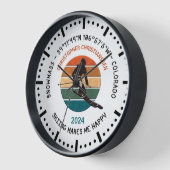 コロラド州スキースノーマス – マンスキーヤー、ブラック文字 壁時計 (傾斜)