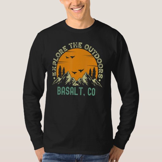 コロラド州バサルト アウトドアを探索しよう Tシャツ (正面)