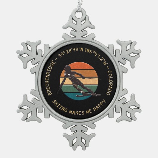 コロラド州ブリッケンリッジ – ウィメンスキーヤー、金ゴールド文字 スノーフレークピューターオーナメント (正面)