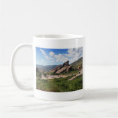 コロラド州モリソンにある赤い岩アンピシアター コーヒーマグカップ (左)