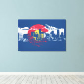 コロラド州旗とデンバースカイラインとロッキー キャンバスプリント (インサイチュ (ウッドフロア))