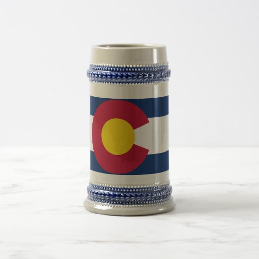 コロラド州旗とマグカップ州 – 米国 ビールジョッキ (中央)