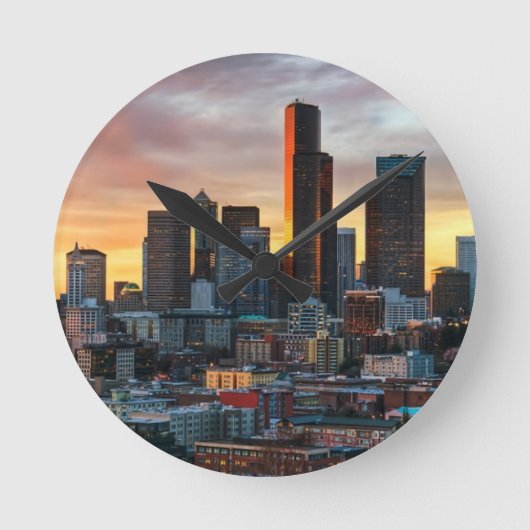 コロンビアの中心および都心のシアトル、シアトル ラウンド壁時計 (正面)