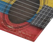 コロンビアの旗が付いている古いアコースティックギター カッティングボード (角)