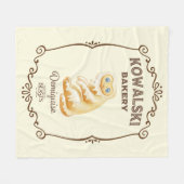 コワルスキーベーカリーデミグイス フリースブランケット (正面(横))