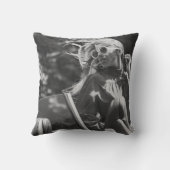 コンかわいらしバーチブルカーの女性 クッション (裏面)