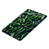 コンクリートの背景に緑色のハラペーノピーマン マグネット (左側)