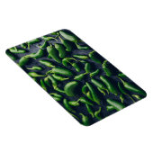 コンクリートの背景に緑色のハラペーノピーマン マグネット (右側)