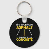 コンクリートワーカー – それは独自のアスファルト キーホルダー (正面)
