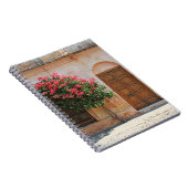 コンクリート壁の赤花弁花 ノートブック (右側)