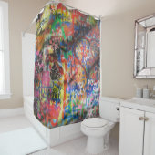 コンクリ数々のートの壁に描かれた色の落書き シャワーカーテン (インサイチュ)