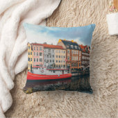 コンクリ赤と白ート建物 クッション (ブランケット)