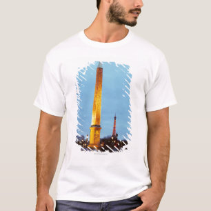 「コンコルド広場」の薄暗がりのスカイラインとの Tシャツ
