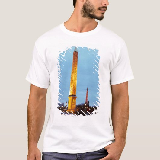 「コンコルド広場」の薄暗がりのスカイラインとの Tシャツ (正面)