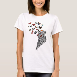 コンシュの貝および蝶2 Tシャツ