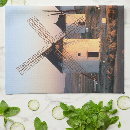 コンスエグラ、ラマンチャ、スペイン、風車 キッチンタオル (折り畳み)