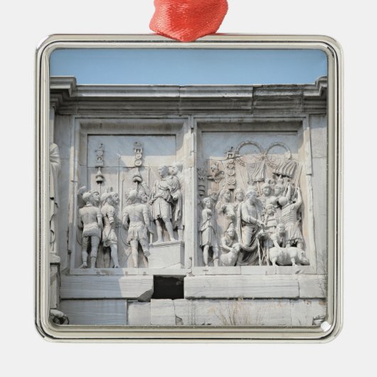 コンスタンチーヌのアーチからの詳細 メタルオーナメント (正面)