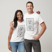 コンセントプラグ及びソケット対衣装 Tシャツ (ユニセックス)