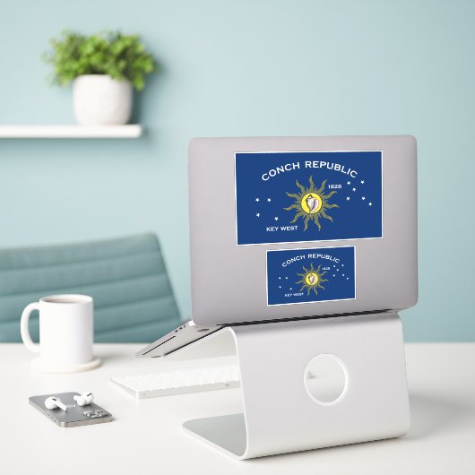 コンチ共和国国旗、鍵西 シール (デスク上のノートパソコン)