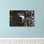 コンテナ配送システムバンドルがC-17から出る キャンバスプリント (インサイチュ (ウッドフロア))