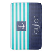 コンテンポラリーで航海のないかりのパーソナライズな文字 バスマット (正面縦)