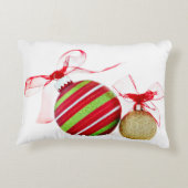 コンテンポラリーなクリスマスオーナメントの球 アクセントクッション (裏面)