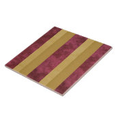 コンテンポラリーストライプのクランベリー、金ゴールド、バタークリーム タイル (側面)