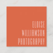 コンテンポラリートレンディーシックはっきりしたタイポグラフィオレンジ スクエア名刺 (正面)