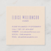 コンテンポラリートレンディーシックはっきりしたタイポグラフィパープル スクエア名刺 (裏面)