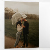 コンテンポラリーモダン結婚黒の写真 三つ折り招待状 (内部最初)