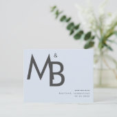 コンテンポラリーMonogram Dusty Blue日付の保存 ポストカード (スタンド正面)