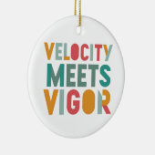 コントラストの色とダイナミックタイポグラフィ：ビジュアル セラミックオーナメント (右)