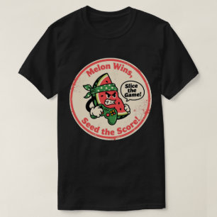 コントローラーを持ったビンテージスタイルのスイカのスライス  Tシャツ