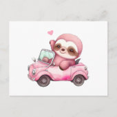 コンバーチブルを運転する笑顔のピンクのナマケモノ ポストカード (正面)