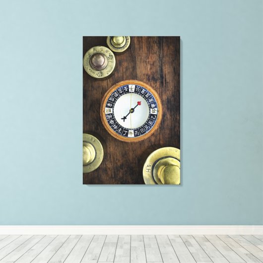 コンパスと中国の金ゴールドウェイトのクローズアップ キャンバスプリント (インサイチュ (ウッドフロア))