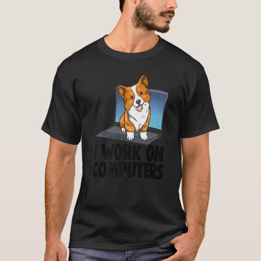 コンピューターで仕事をするコーギー女の子は犬の医者に恋する Tシャツ (正面)