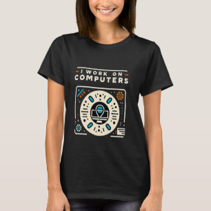 コンピューターで仕事をする プログラマー テック コーディング ------- Tシャツ