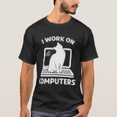 コンピューターで仕事をする 猫好きのための面白いギフト Tシャツ (正面)