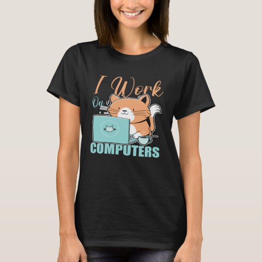 コンピューターで仕事をする 猫 プログラマー コーディング Tシャツ (正面)