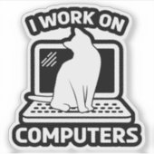 コンピューターで働いてます 猫の面白いデザイン シール (正面)