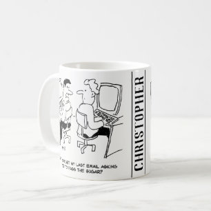 コンピューター操作者の電子メールによる砂糖の要求 コーヒーマグカップ