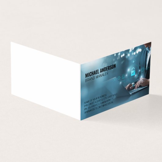 コンピュータ上のビジネスマン | データ (外部)