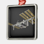 コンピュータ生成ビュー25 メタルオーナメント (左)