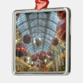 コヴェント・ガーデン、ロンドンのクリスマス メタルオーナメント (左)