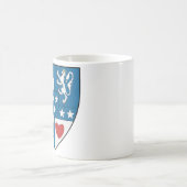 コーアーチバルガールの険しい一族の紋章 コーヒーマグカップ (中央)