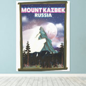 コーカサスの眠れる巨人、ロシアのカズベク山の旅行ポスター。 キャンバスプリント (インサイチュ (ウッドフロア))
