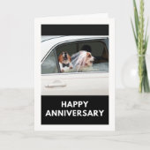 コーギおもしろいカップルの車での記念日 カード (正面)