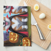 コーギドッグスパンプキンハロウィンおもしろい キッチンタオル (四つ折り)