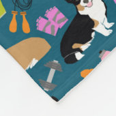 コーギーのトレーニングの-三および赤いコーギーのデザイン フリースブランケット (角)