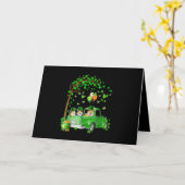 コーギーの聖パトリックの日 緑のトラック 木の下 カード (黄色い花)